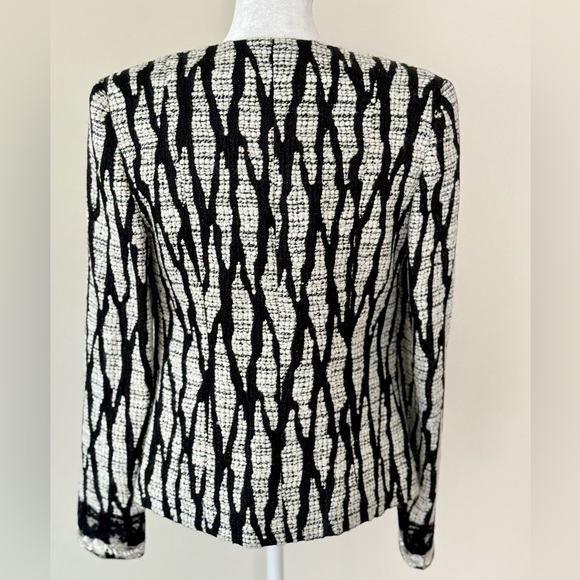 Peggy Jennings ~ Couture Jacket ~ Wool with Silk Lining & Embroidery. 🖤🤍 - Picture 7 of 7